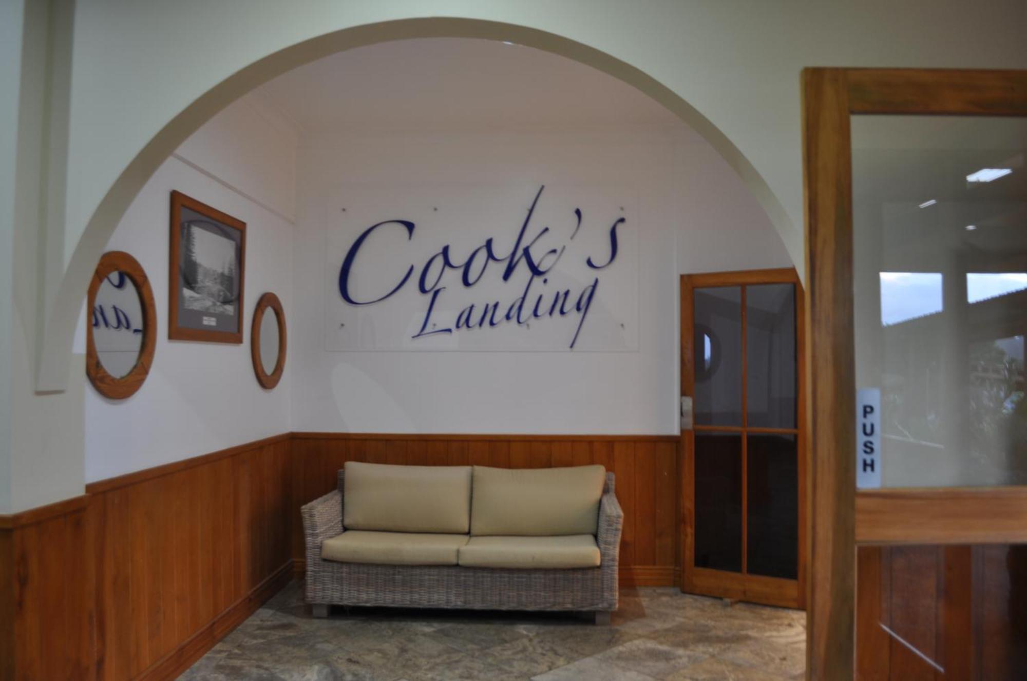 South Pacific Resort Hotel Бернт Пайн Екстериор снимка