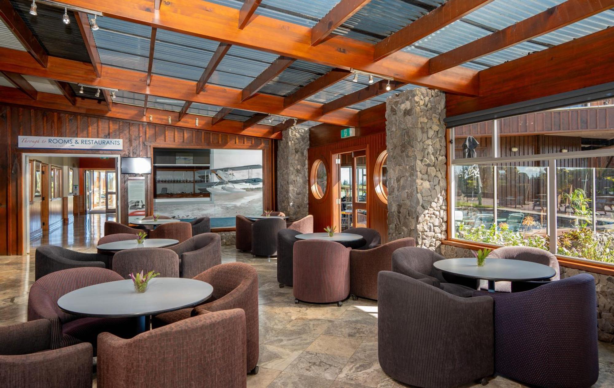 South Pacific Resort Hotel Бернт Пайн Екстериор снимка