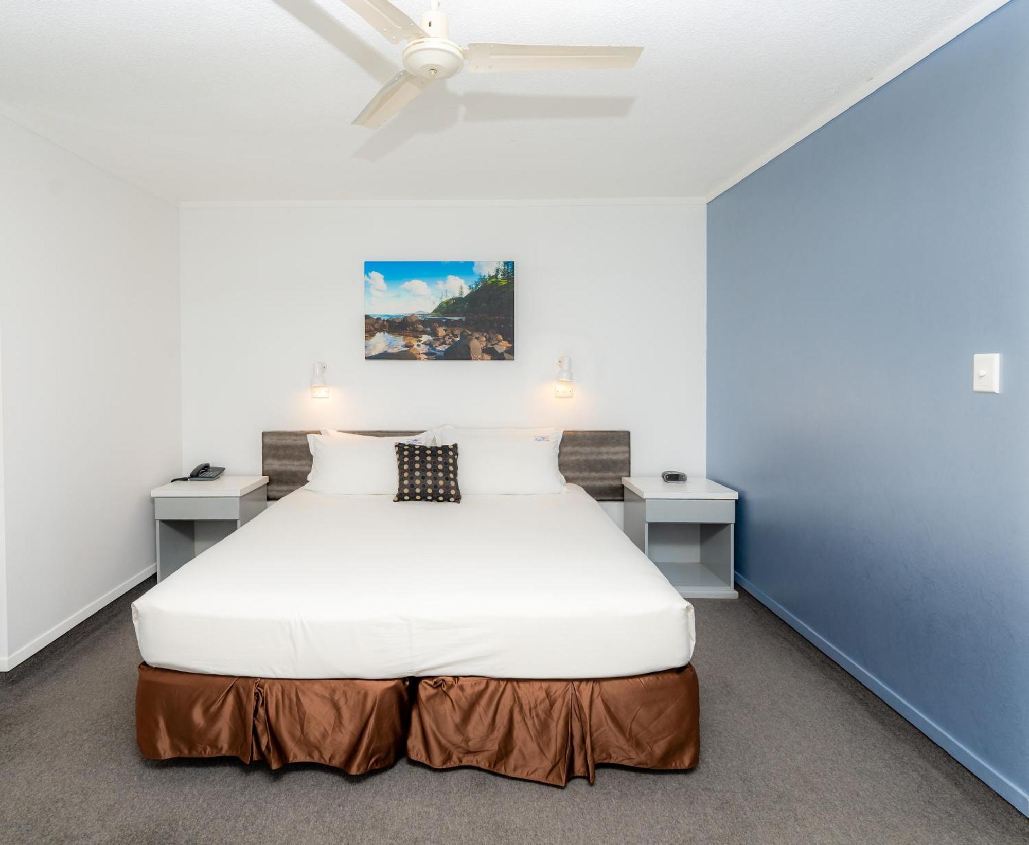 South Pacific Resort Hotel Бернт Пайн Екстериор снимка