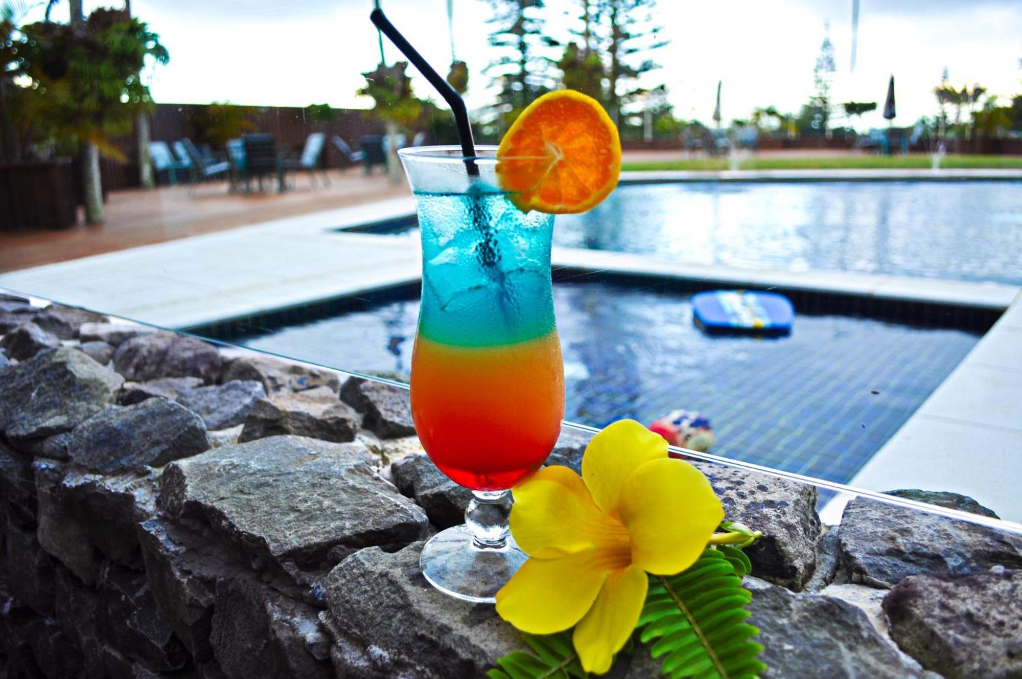 South Pacific Resort Hotel Бернт Пайн Екстериор снимка