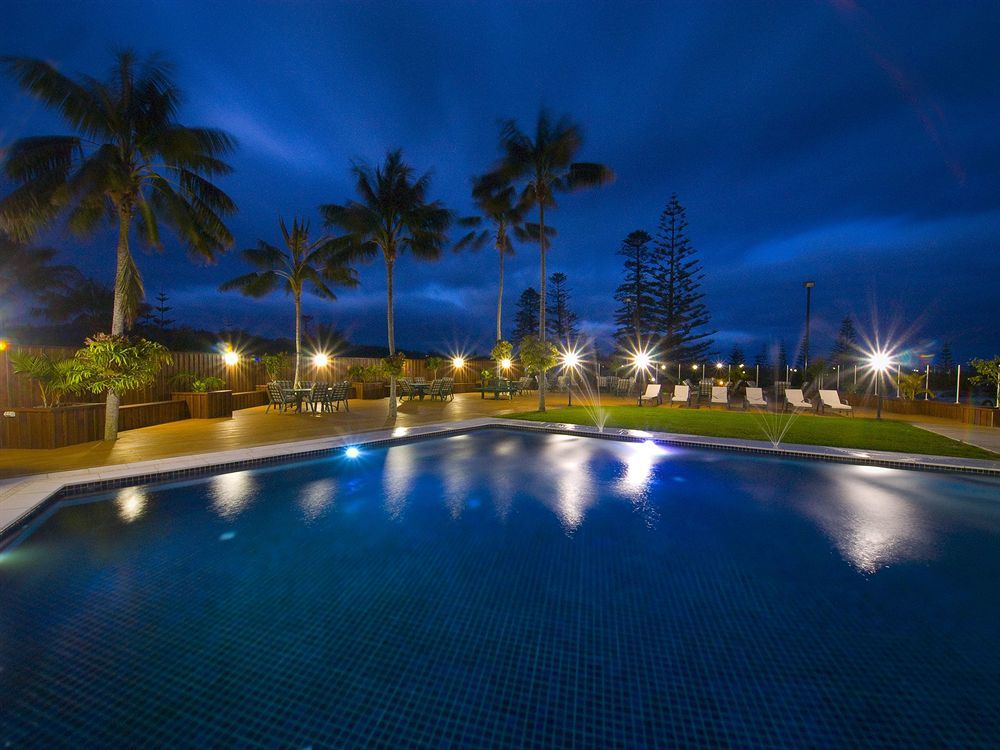 South Pacific Resort Hotel Бернт Пайн Екстериор снимка