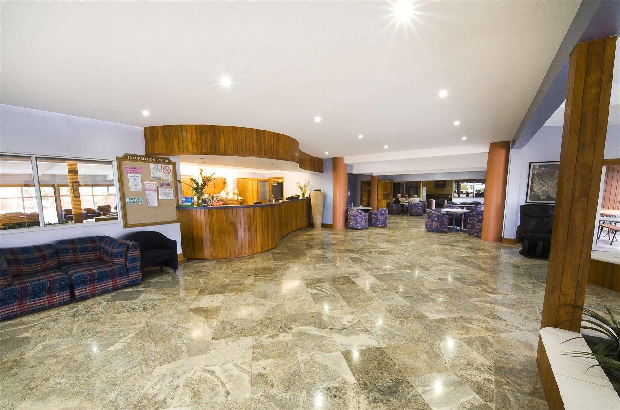 South Pacific Resort Hotel Бернт Пайн Екстериор снимка