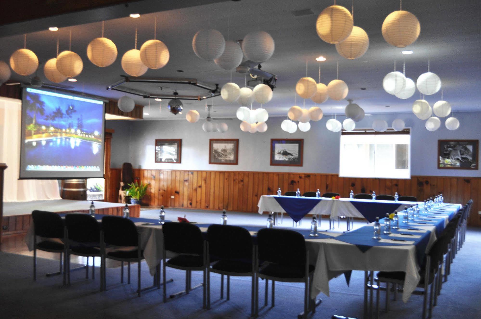 South Pacific Resort Hotel Бернт Пайн Екстериор снимка